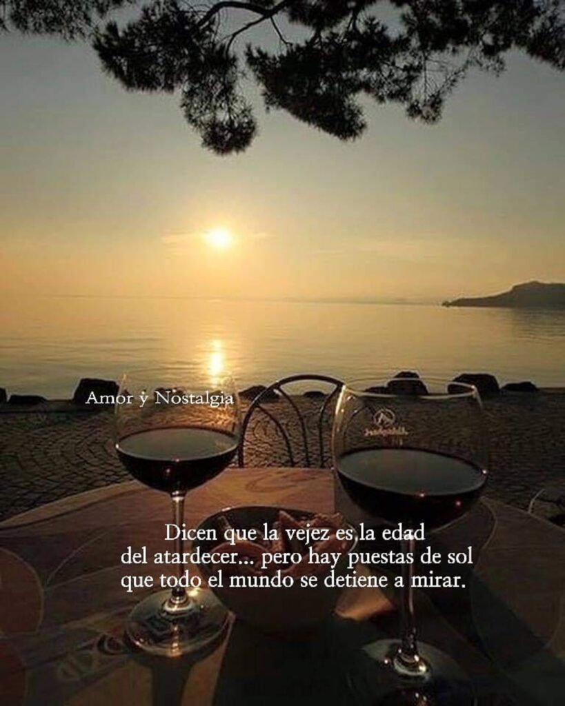 Dicen que la vejez es, la edad del atardecer.... pero hay puestas de sol que todo el mundo se detiene a mirar. (Amor y nostalgia)